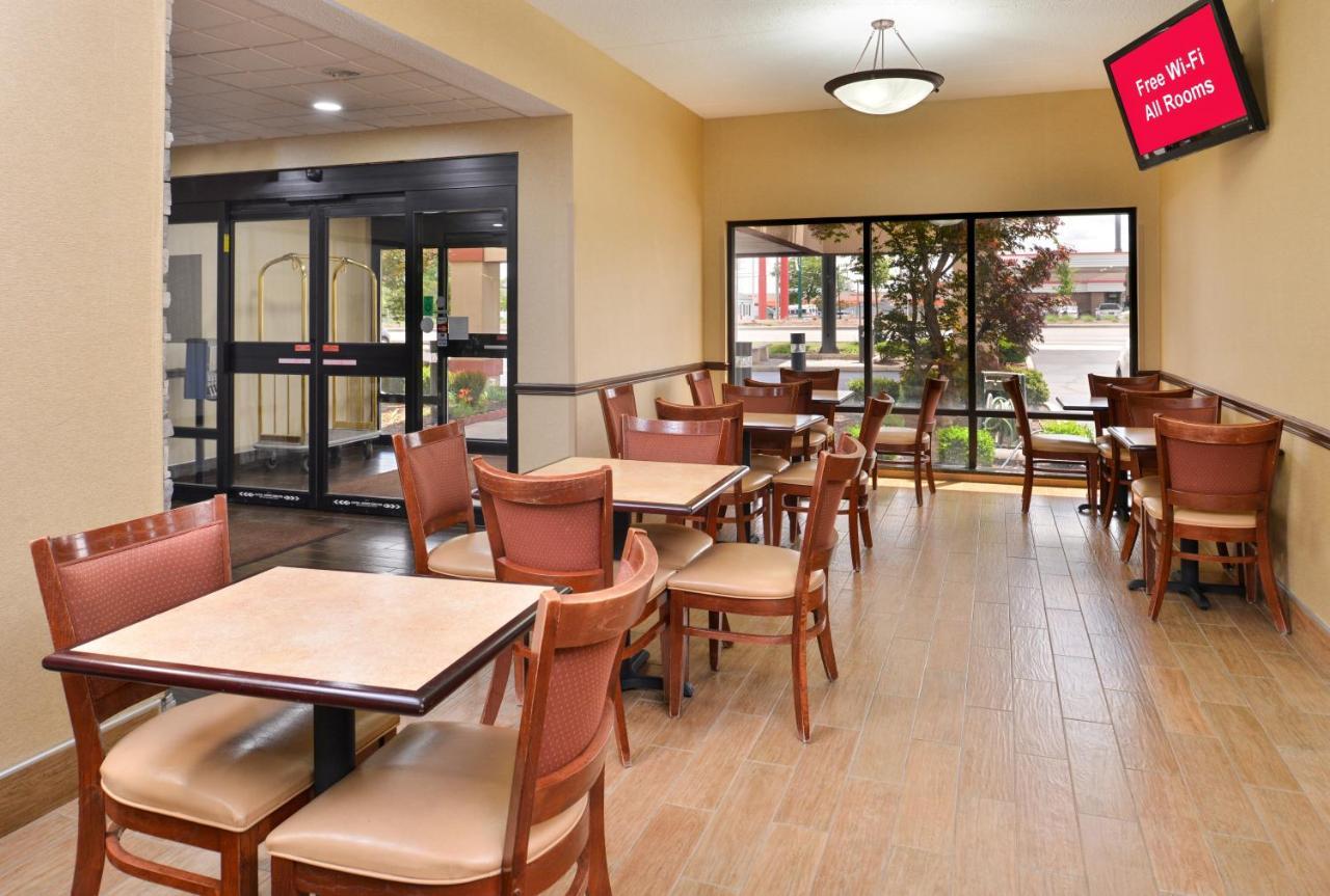 Red Roof Inn & Suites Columbus West Broad Εξωτερικό φωτογραφία