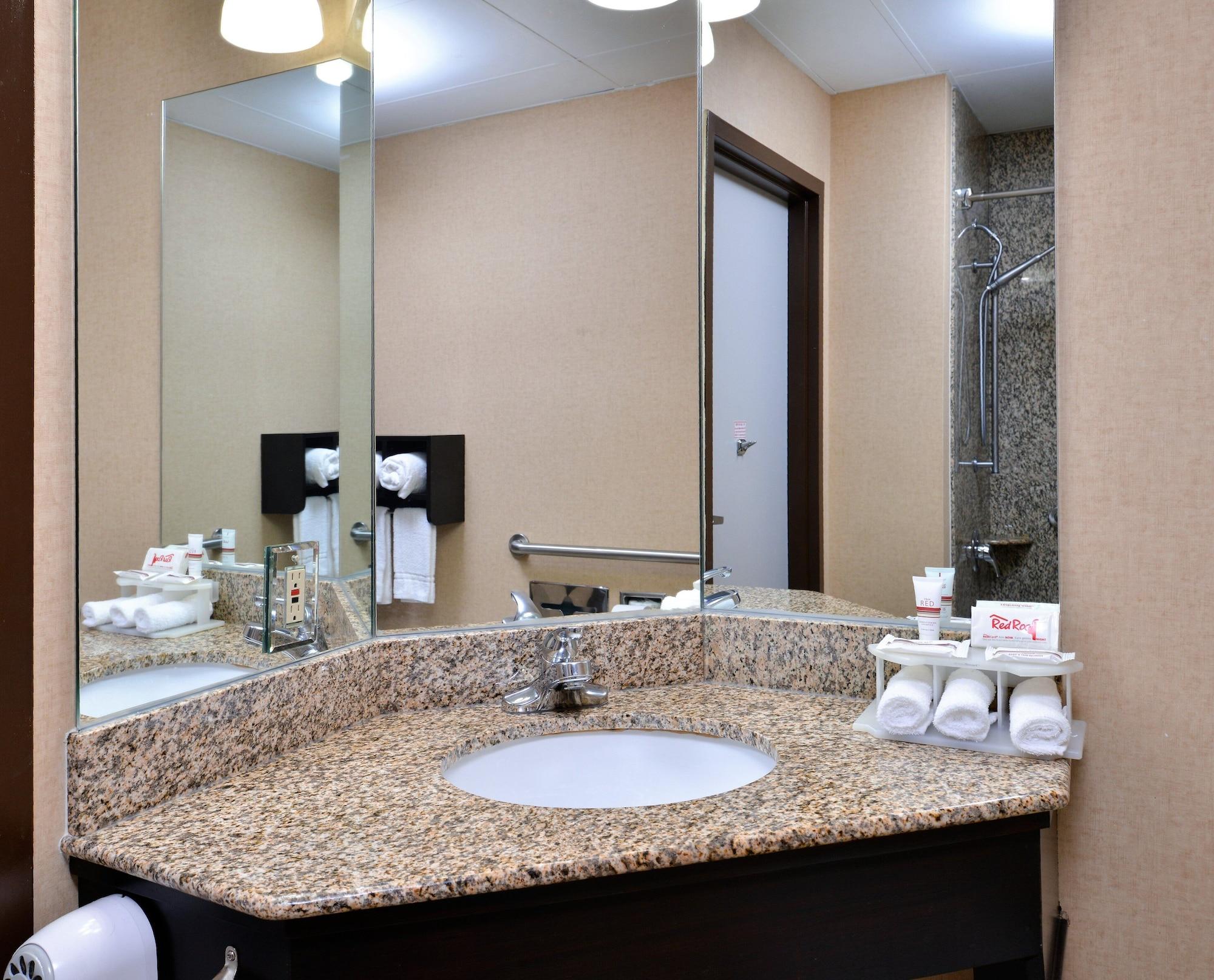 Red Roof Inn & Suites Columbus West Broad Εξωτερικό φωτογραφία