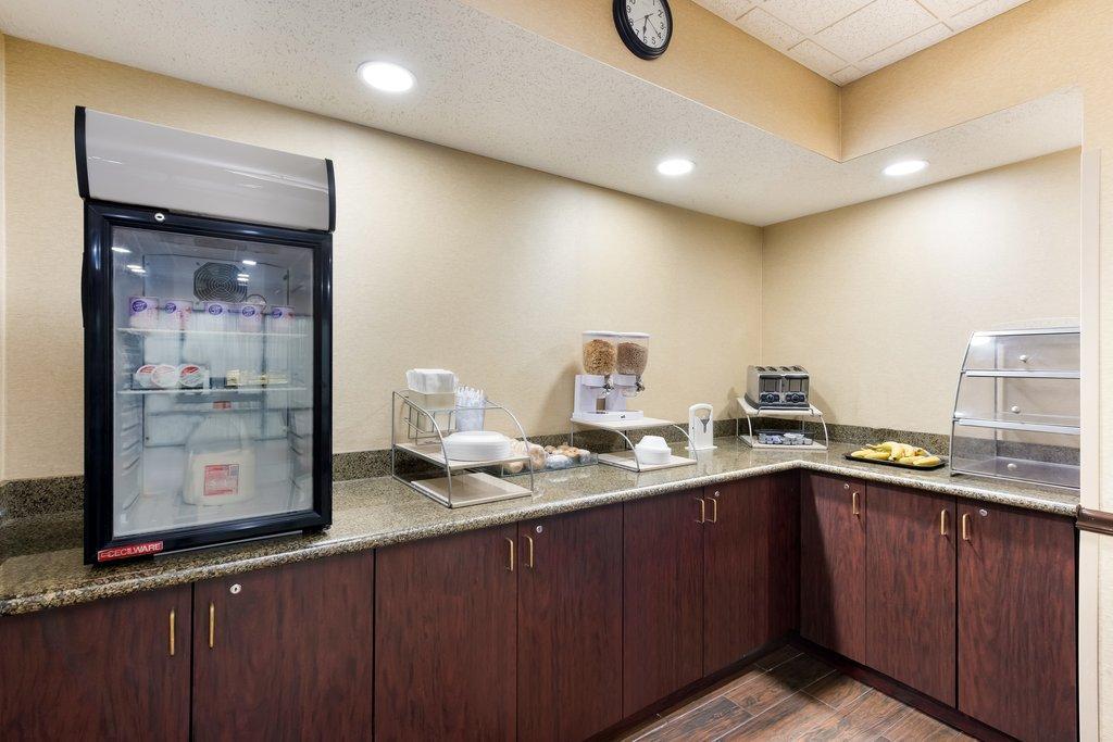 Red Roof Inn & Suites Columbus West Broad Εξωτερικό φωτογραφία