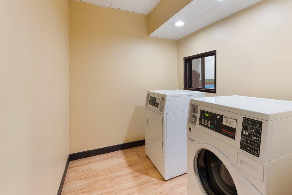 Red Roof Inn & Suites Columbus West Broad Εξωτερικό φωτογραφία